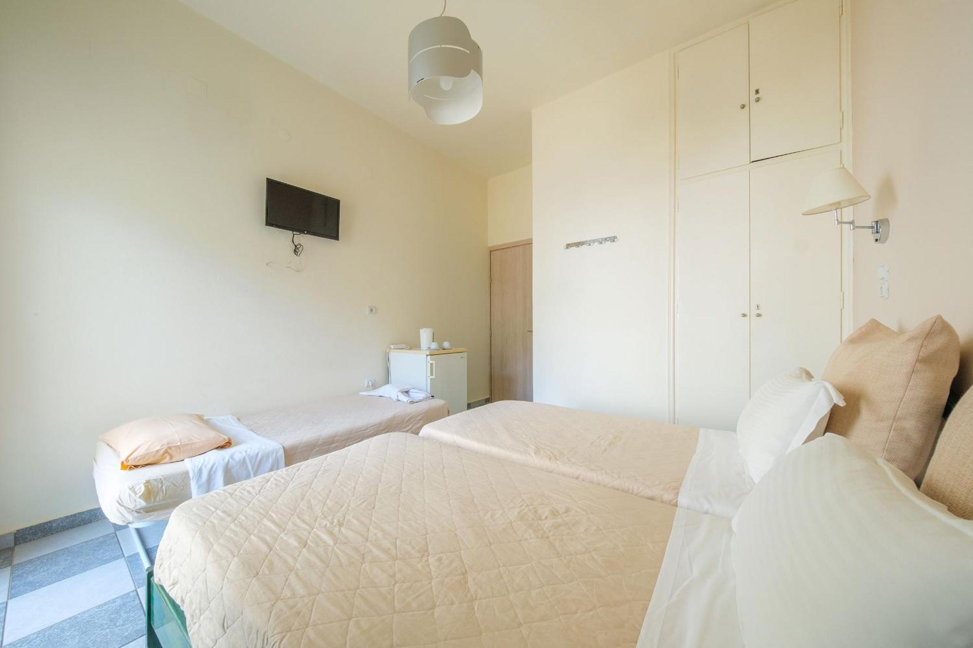 Golden Moon Otel Tolón Dış mekan fotoğraf
