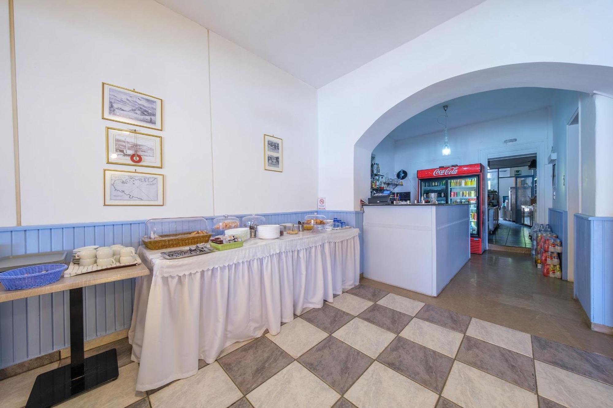 Golden Moon Otel Tolón Dış mekan fotoğraf